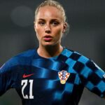 ‘world’s-most-beautiful-soccer-player’-puts-a-successful-beach-day-in-the-books-after-taking-talents-back-home