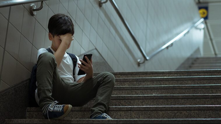 is-cyberbullying-hiding-in-your-child’s-group-chat?