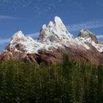 mount-everest’s-peak-has-ancient-sea-fossils,-as-some-hope-it-proves-bible-story-of-noah’s-ark