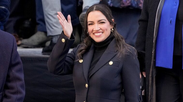 alexandria-ocasio-cortez-shrugs-off-past-‘defund-the-police’-comments,-joking-‘woke-1-was-crazy’
