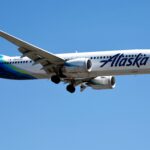 unruly-alaska-airlines-plane-passengers-allegedly-threatened-to-take-over-jet-before-it-left-miami:-atc-audio
