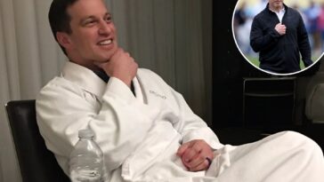 exclusive:-the-story-behind-andrew-friedman’s-viral-robe-photo-that-became-dodgers-folklore