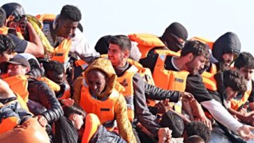 record-230-illegal-migrants-cross-channel-in-one-dinghy-as-burnham-govt.-issues-(another)-stern-warning