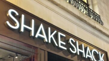 prosecutors:-arizona-shake-shack-worker-robbed-store-at-gunpoint,-got-arrested-days-later-during-his-next-shift
