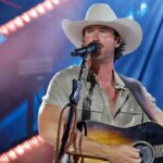 riley-green-drops-acoustic-tiktok-performance-of-‘bartender-in-destin’-and-fans-can’t-get-enough