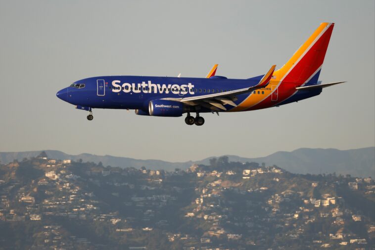 passenger-who-died-mid-air-on-lax-bound-flight-identified-as-22-year-old