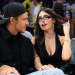 body-language-expert-says-nfl-fans-are-wrong-about-justin-herbert-&-madison-beer-viral-camp-videos