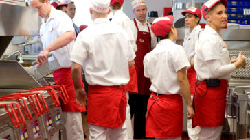 california-christian-woman-sues-in-n-out-for-religious-discrimination-after-bosses-made-her-work-sundays