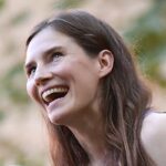 amanda-knox’s-new-comedy-show-isn’t-sitting-well-with-murdered-roommate’s-family