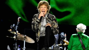 mick-jagger-proves-he-still-has-the-‘moves-like-jagger’-in-viral-dance-video