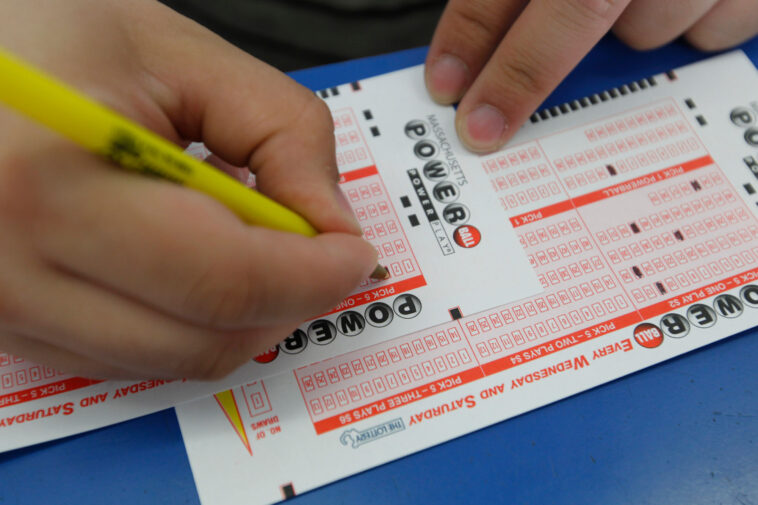 powerball-edges-closer-to-$1b-—-the-biggest-of-the-year-—-after-no-winners-in-latest-draw