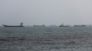 us-fired-on-panama-flagged-ship-that-tried-to-break-blockade-of-iranian-ports:-report