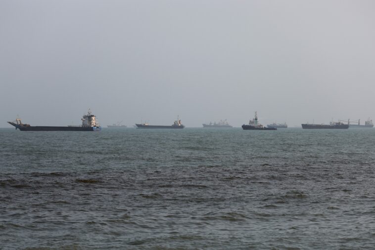 us-fired-on-panama-flagged-ship-that-tried-to-break-blockade-of-iranian-ports:-report
