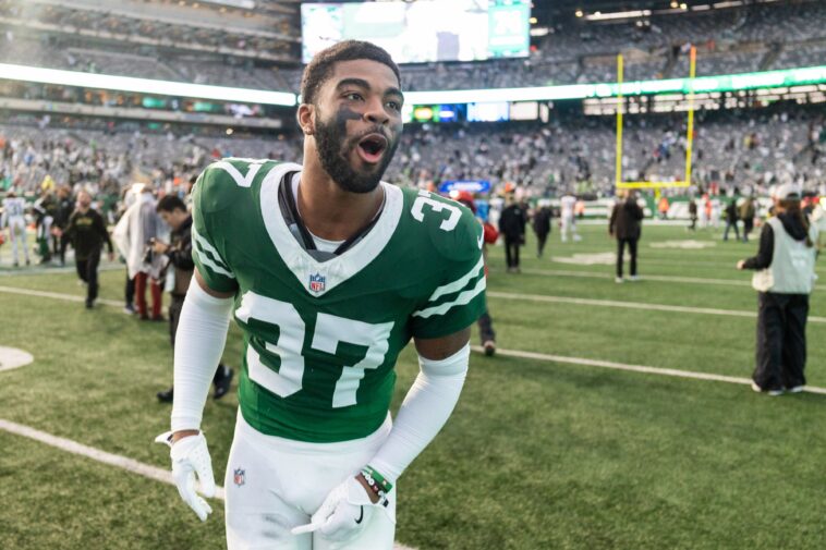 jets’-qwan’tez-stiggers-leaves-practice-in-ambulance-in-scary-scene