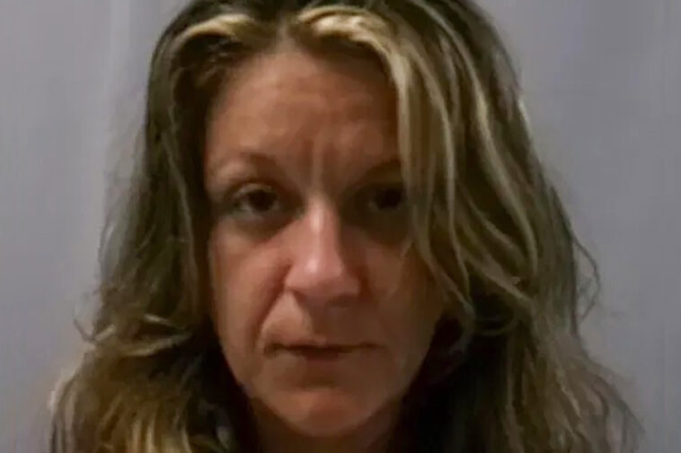 twisted-mom-accused-of-chasing-her-children-with-a-knife,-threatening-to-cut-their-throats