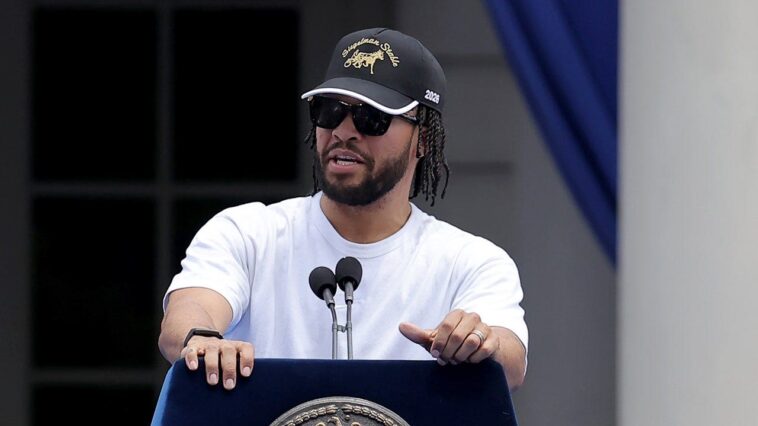 knicks-star-jalen-brunson-is-a-man-of-the-people,-reveals-the-one-thing-he-can’t-live-without