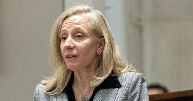 watch:-virginia-gov.-abigail-spanberger-drowned-out-by-boos-and-jeers-when-she-tries-to-speak-at-rural-event