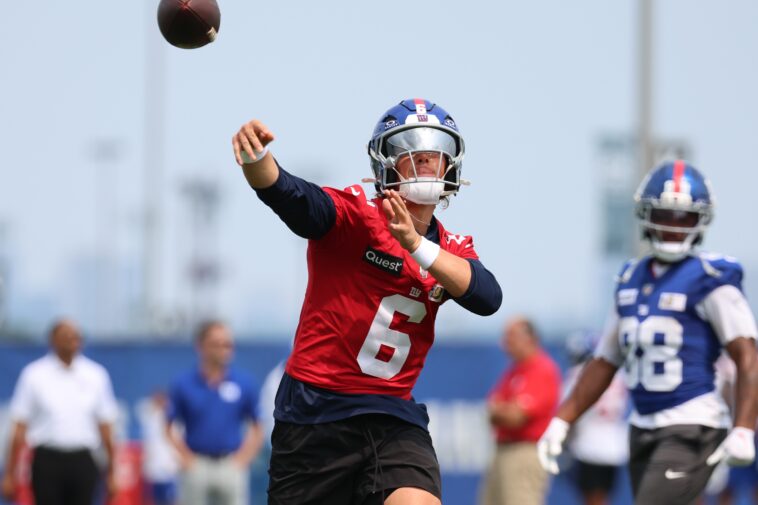 jaxson-dart-takes-his-lumps-in-tough-day-at-giants-training-camp-as-he-learns-new-system