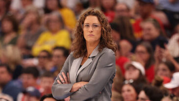 watch:-fever-coach-stephanie-white-tells-detractors-to-‘go-to-hell’-after-being-accused-of-not-backing-sophie-cunningham