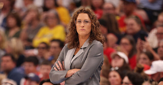 watch:-fever-coach-stephanie-white-tells-detractors-to-‘go-to-hell’-after-being-accused-of-not-backing-sophie-cunningham