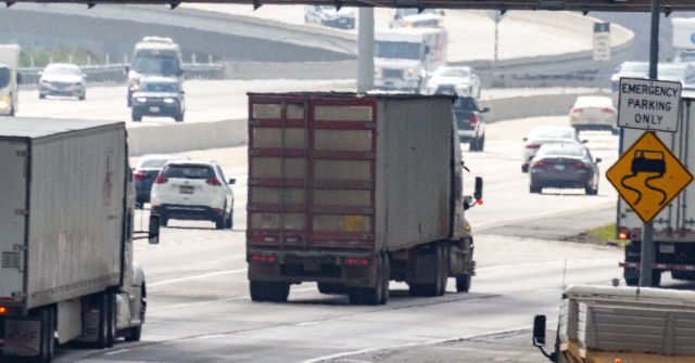 watch-—-new-york:-trucker’s-big-rig-smashes-into-highway-overpass-and-tips-over