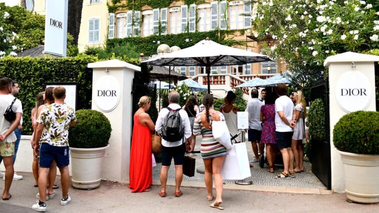 once-glamorous-vacation-spot-overrun-by-influencers-and-crowds:-‘almost-unbearable’