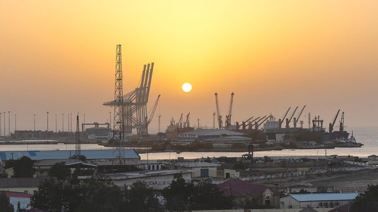 iran-backed-houthi-threat-in-red-sea-could-lead-to-major-us-policy-shift,-analysts-say