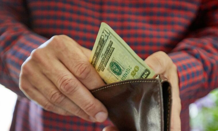 all-the-ways-americans-are-saving-a-buck-during-affordability-crisis