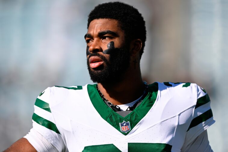 jets’-qwan’tez-stiggers-improving-after-scary-practice-collapse,-in-concussion-protocol