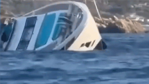 luxury-$9-million-yacht-caught-on-camera-sinking-off-coast,-days-after-delivery-to-owner