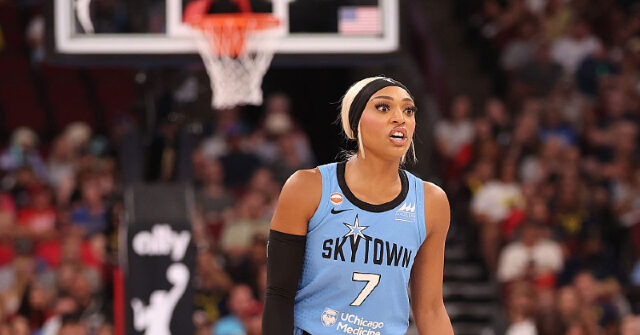 video:-fans-outraged-after-dijonai-carrington-again-strikes-rivals-in-the-face-and-eyes-mere-days-after-flagrant-foul-on-sophie-cunningham