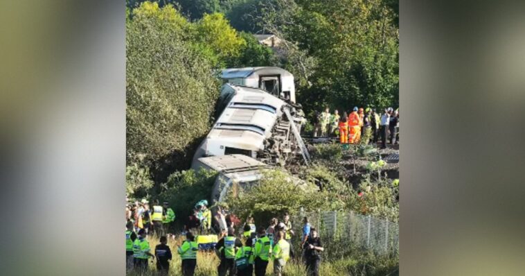 uk-emergency-services-working-on-site-of-train-derailment-in-essex-–-major-incident-declared-–-11-people-injured