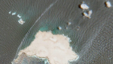 salvage-teams-struggle-to-contain-oil-spill-from-tanker-grounded-near-oman