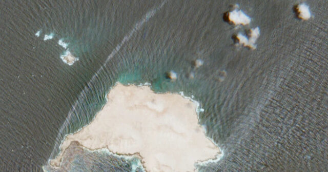salvage-teams-struggle-to-contain-oil-spill-from-tanker-grounded-near-oman