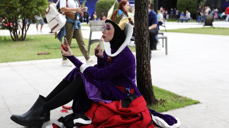 how-disney-ditched-families-to-profit-off-the-‘disney-adult’