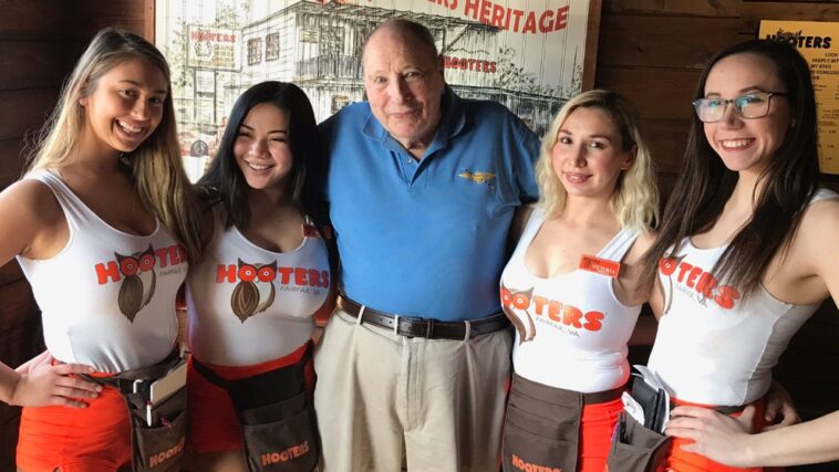 102-year-old-navy-veteran-still-craves-hot-wings-after-102-combat-missions-in-korea:-‘i-might-make-it-to-115’