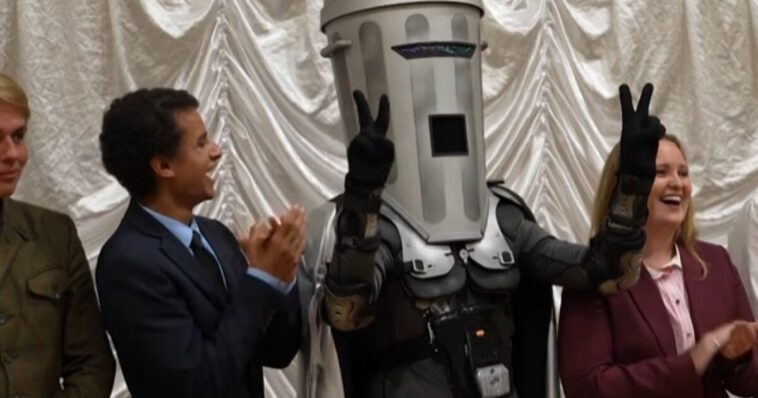 nigel-farage-wins-clacton-election-—-while-a-quarter-of-voters-chose-a-bin-(trashcan)