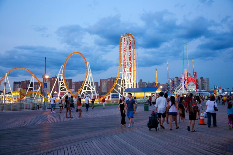 the-mystery-that-forced-six-flags-to-shut-down-popular-ride