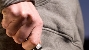 middle-school-students-tackle,-subdue-knife-wielding-attacker