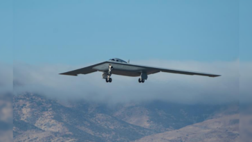 watch:-bystander-appears-to-capture-new-b-21-raider-stealth-bomber-flying-low-over-wichita