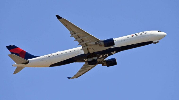 delta-flight-diverted-twice-after-lavatory-leak-floods-cabin,-leaves-passengers-stranded-for-hours