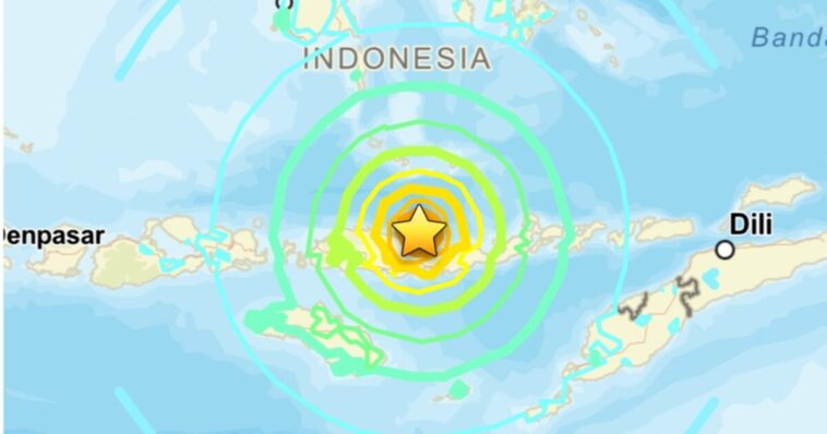 developing:-buildings-crumble-after-powerful-magnitude-7.7-earthquake-strikes-indonesia-–-tsunami-warning-issued-(video)