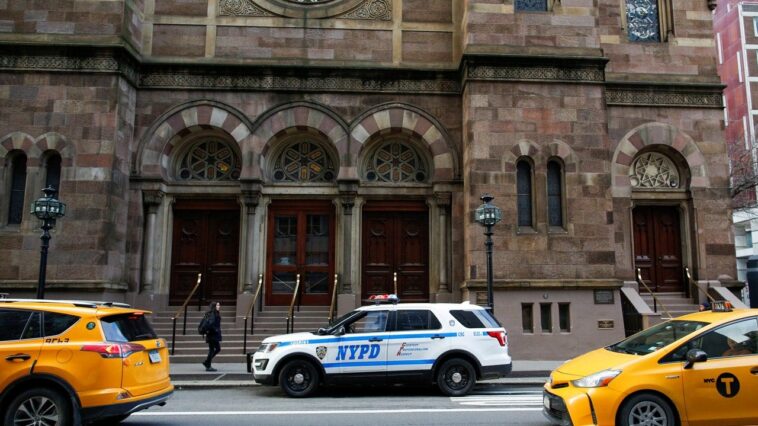 man-charged-with-assault,-hate-crimes-after-allegedly-disrupting-shabbat-services-at-nyc-synagogue