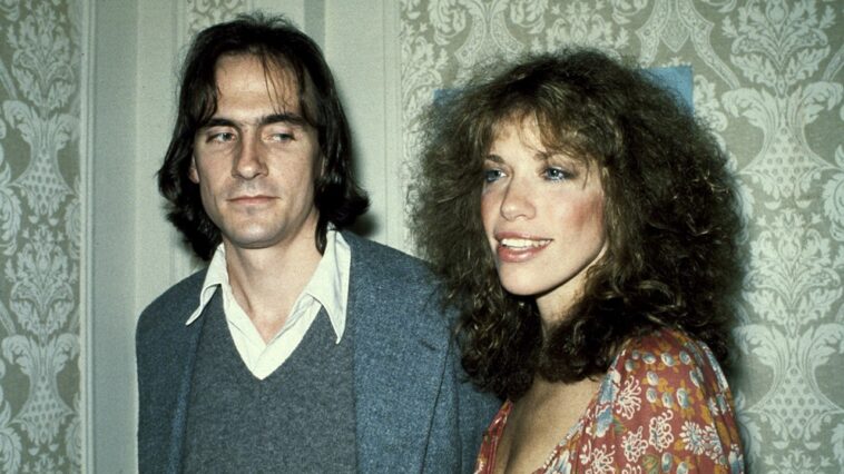 carly-simon-seemingly-takes-aim-at-ex-james-taylor-on-new-album-as-she-sings-‘maybe-i-never-loved-you’