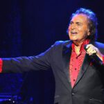 ‘a-man-without-love’-singer-engelbert-humperdinck-credits-underwater-workout-for-keeping-him-‘alive’-at-90