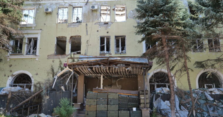 ukrainians-clinging-to-faith-in-a-frontline-town