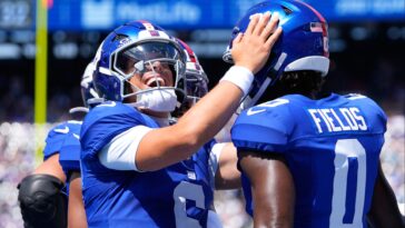 jaxson-dart-goes-to-medical-tent-after-brutal-hit-—-returns-to-throw-beautiful-giants-touchdown