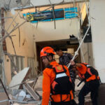 watch-—-quake-rocks-indonesia:-buildings-collapse,-38-reported-dead