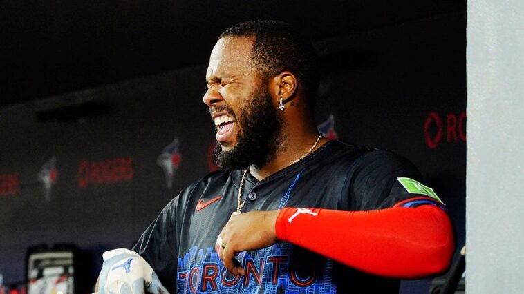 blue-jays-star-vladimir-guerrero-jr-gets-kneed-in-the-head-during-chaotic-play,-leaves-game