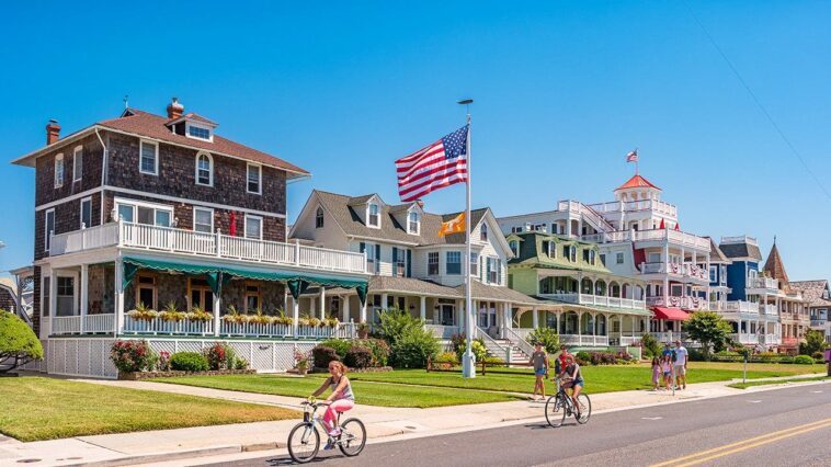 popular-beach-town-cracks-down-on-teens-with-curfews-after-fights,-underage-drinking
